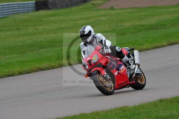 Motorcycle action photographs;Rockingham;Rockingham photographs;event digital images;eventdigitalimages;no limits trackday;peter wileman photography;rockingham corby northamptonshire;trackday;trackday digital images;trackday photos
