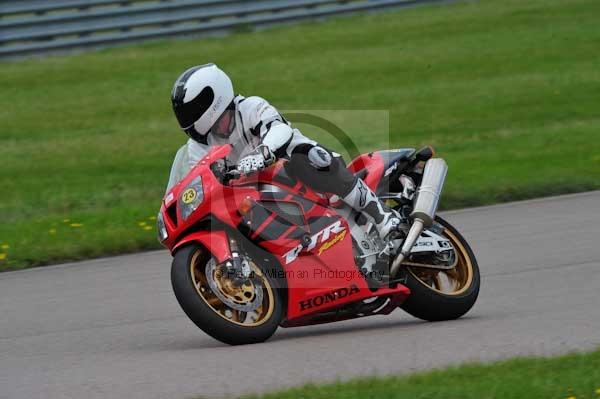 Motorcycle action photographs;Rockingham;Rockingham photographs;event digital images;eventdigitalimages;no limits trackday;peter wileman photography;rockingham corby northamptonshire;trackday;trackday digital images;trackday photos