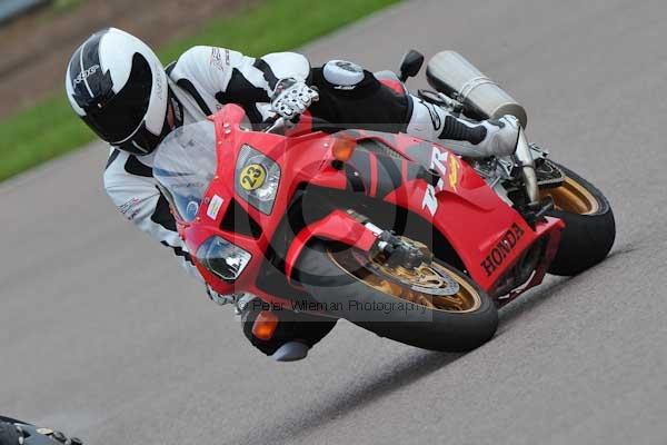 Motorcycle action photographs;Rockingham;Rockingham photographs;event digital images;eventdigitalimages;no limits trackday;peter wileman photography;rockingham corby northamptonshire;trackday;trackday digital images;trackday photos