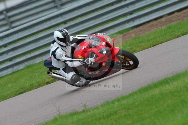 Motorcycle action photographs;Rockingham;Rockingham photographs;event digital images;eventdigitalimages;no limits trackday;peter wileman photography;rockingham corby northamptonshire;trackday;trackday digital images;trackday photos