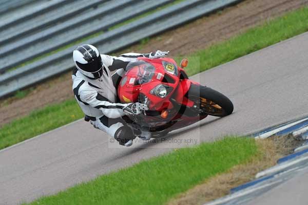 Motorcycle action photographs;Rockingham;Rockingham photographs;event digital images;eventdigitalimages;no limits trackday;peter wileman photography;rockingham corby northamptonshire;trackday;trackday digital images;trackday photos