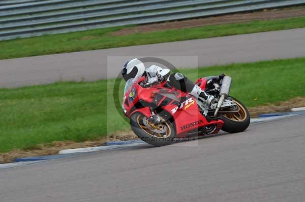 Motorcycle action photographs;Rockingham;Rockingham photographs;event digital images;eventdigitalimages;no limits trackday;peter wileman photography;rockingham corby northamptonshire;trackday;trackday digital images;trackday photos