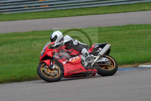 Motorcycle action photographs;Rockingham;Rockingham photographs;event digital images;eventdigitalimages;no limits trackday;peter wileman photography;rockingham corby northamptonshire;trackday;trackday digital images;trackday photos