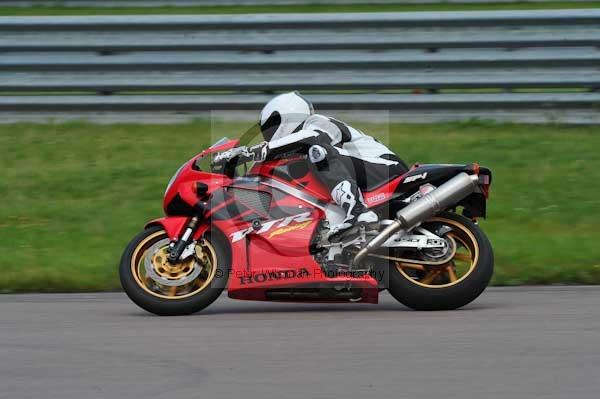 Motorcycle action photographs;Rockingham;Rockingham photographs;event digital images;eventdigitalimages;no limits trackday;peter wileman photography;rockingham corby northamptonshire;trackday;trackday digital images;trackday photos