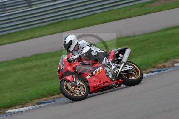 Motorcycle action photographs;Rockingham;Rockingham photographs;event digital images;eventdigitalimages;no limits trackday;peter wileman photography;rockingham corby northamptonshire;trackday;trackday digital images;trackday photos