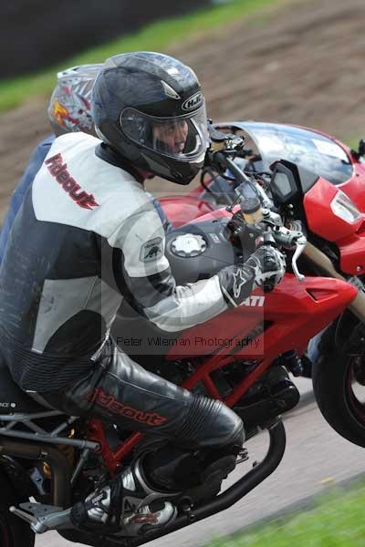 Motorcycle action photographs;Rockingham;Rockingham photographs;event digital images;eventdigitalimages;no limits trackday;peter wileman photography;rockingham corby northamptonshire;trackday;trackday digital images;trackday photos