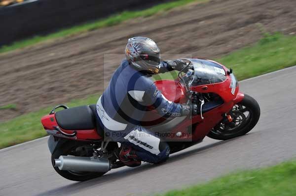 Motorcycle action photographs;Rockingham;Rockingham photographs;event digital images;eventdigitalimages;no limits trackday;peter wileman photography;rockingham corby northamptonshire;trackday;trackday digital images;trackday photos