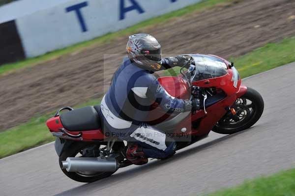Motorcycle action photographs;Rockingham;Rockingham photographs;event digital images;eventdigitalimages;no limits trackday;peter wileman photography;rockingham corby northamptonshire;trackday;trackday digital images;trackday photos