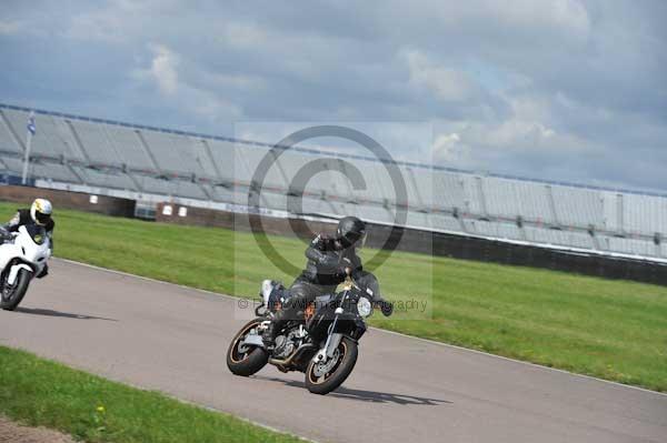 Motorcycle action photographs;Rockingham;Rockingham photographs;event digital images;eventdigitalimages;no limits trackday;peter wileman photography;rockingham corby northamptonshire;trackday;trackday digital images;trackday photos