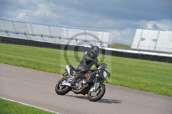 Motorcycle action photographs;Rockingham;Rockingham photographs;event digital images;eventdigitalimages;no limits trackday;peter wileman photography;rockingham corby northamptonshire;trackday;trackday digital images;trackday photos