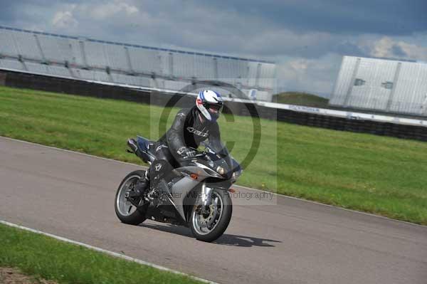 Motorcycle action photographs;Rockingham;Rockingham photographs;event digital images;eventdigitalimages;no limits trackday;peter wileman photography;rockingham corby northamptonshire;trackday;trackday digital images;trackday photos
