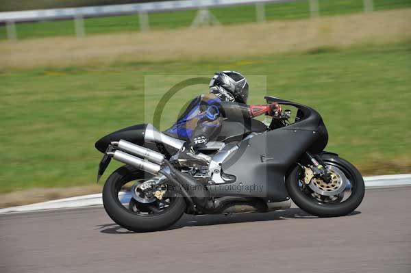 Motorcycle action photographs;Rockingham;Rockingham photographs;event digital images;eventdigitalimages;no limits trackday;peter wileman photography;rockingham corby northamptonshire;trackday;trackday digital images;trackday photos