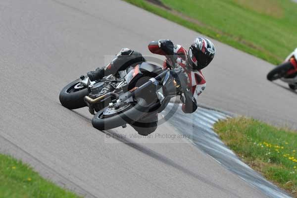 Motorcycle action photographs;Rockingham;Rockingham photographs;event digital images;eventdigitalimages;no limits trackday;peter wileman photography;rockingham corby northamptonshire;trackday;trackday digital images;trackday photos