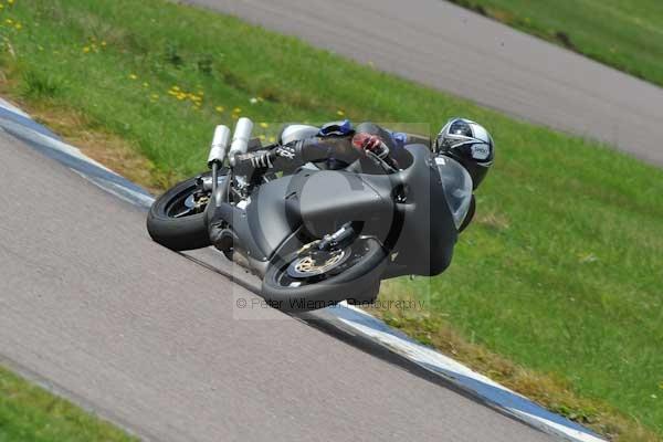 Motorcycle action photographs;Rockingham;Rockingham photographs;event digital images;eventdigitalimages;no limits trackday;peter wileman photography;rockingham corby northamptonshire;trackday;trackday digital images;trackday photos