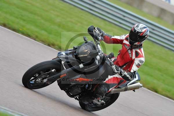 Motorcycle action photographs;Rockingham;Rockingham photographs;event digital images;eventdigitalimages;no limits trackday;peter wileman photography;rockingham corby northamptonshire;trackday;trackday digital images;trackday photos