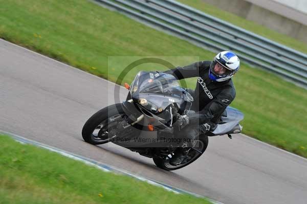 Motorcycle action photographs;Rockingham;Rockingham photographs;event digital images;eventdigitalimages;no limits trackday;peter wileman photography;rockingham corby northamptonshire;trackday;trackday digital images;trackday photos