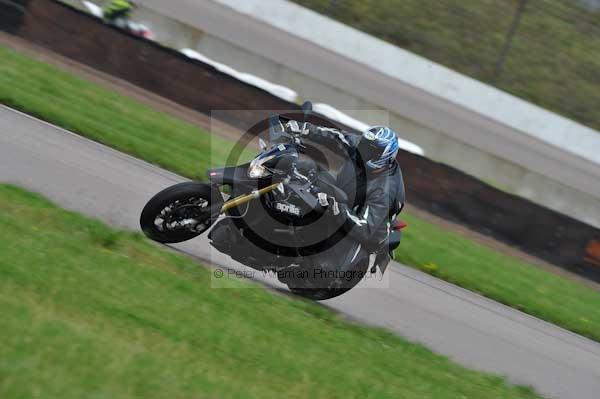 Motorcycle action photographs;Rockingham;Rockingham photographs;event digital images;eventdigitalimages;no limits trackday;peter wileman photography;rockingham corby northamptonshire;trackday;trackday digital images;trackday photos