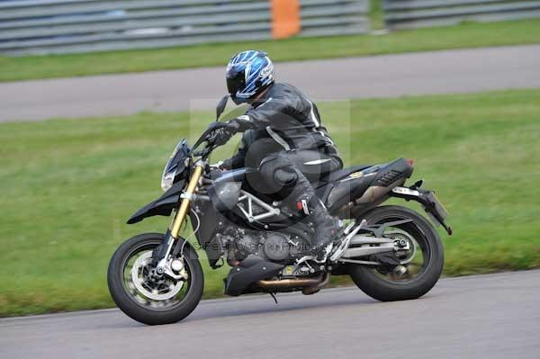Motorcycle action photographs;Rockingham;Rockingham photographs;event digital images;eventdigitalimages;no limits trackday;peter wileman photography;rockingham corby northamptonshire;trackday;trackday digital images;trackday photos