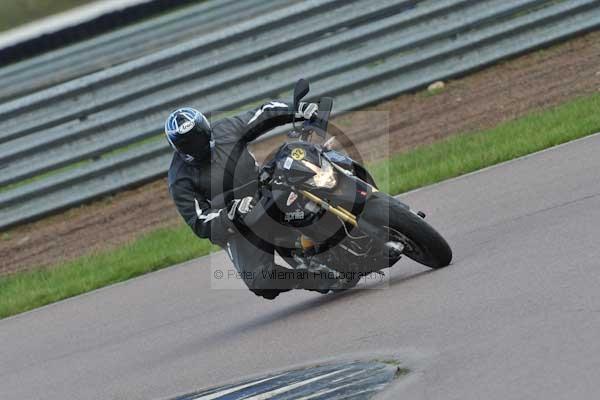 Motorcycle action photographs;Rockingham;Rockingham photographs;event digital images;eventdigitalimages;no limits trackday;peter wileman photography;rockingham corby northamptonshire;trackday;trackday digital images;trackday photos