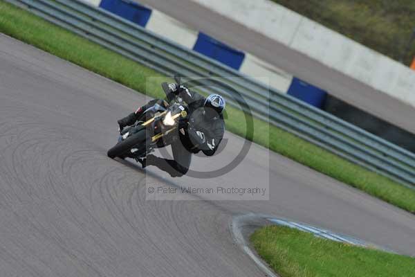 Motorcycle action photographs;Rockingham;Rockingham photographs;event digital images;eventdigitalimages;no limits trackday;peter wileman photography;rockingham corby northamptonshire;trackday;trackday digital images;trackday photos