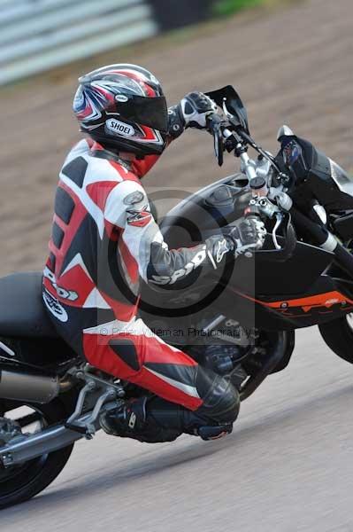Motorcycle action photographs;Rockingham;Rockingham photographs;event digital images;eventdigitalimages;no limits trackday;peter wileman photography;rockingham corby northamptonshire;trackday;trackday digital images;trackday photos