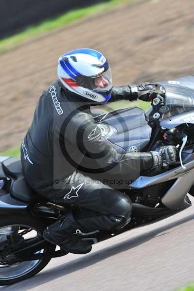 Motorcycle action photographs;Rockingham;Rockingham photographs;event digital images;eventdigitalimages;no limits trackday;peter wileman photography;rockingham corby northamptonshire;trackday;trackday digital images;trackday photos