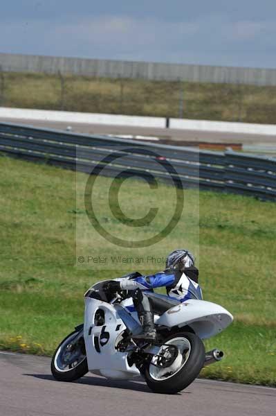 Motorcycle action photographs;Rockingham;Rockingham photographs;event digital images;eventdigitalimages;no limits trackday;peter wileman photography;rockingham corby northamptonshire;trackday;trackday digital images;trackday photos