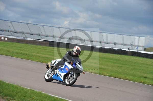 Motorcycle action photographs;Rockingham;Rockingham photographs;event digital images;eventdigitalimages;no limits trackday;peter wileman photography;rockingham corby northamptonshire;trackday;trackday digital images;trackday photos