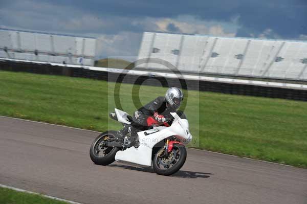 Motorcycle action photographs;Rockingham;Rockingham photographs;event digital images;eventdigitalimages;no limits trackday;peter wileman photography;rockingham corby northamptonshire;trackday;trackday digital images;trackday photos
