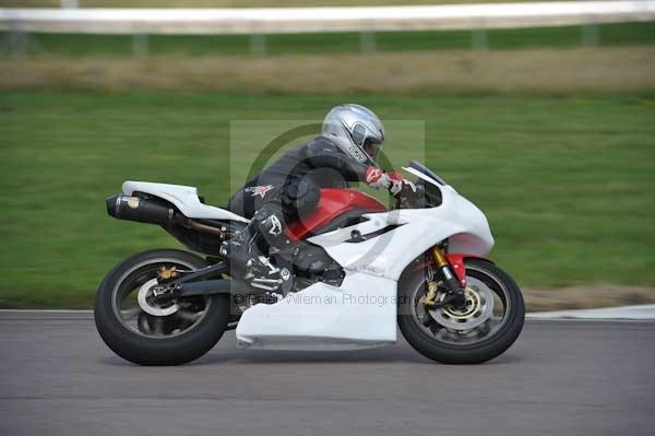 Motorcycle action photographs;Rockingham;Rockingham photographs;event digital images;eventdigitalimages;no limits trackday;peter wileman photography;rockingham corby northamptonshire;trackday;trackday digital images;trackday photos