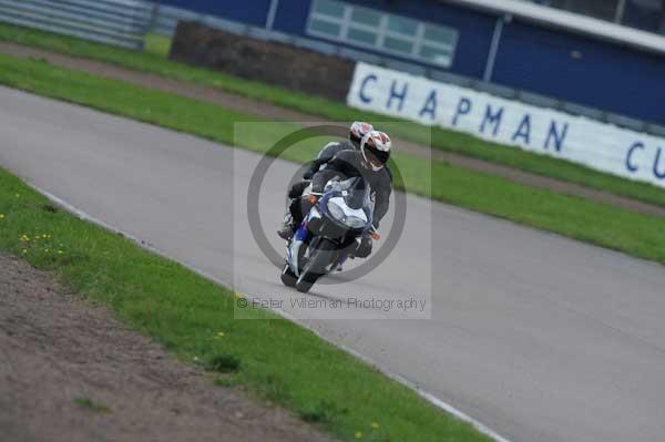 Motorcycle action photographs;Rockingham;Rockingham photographs;event digital images;eventdigitalimages;no limits trackday;peter wileman photography;rockingham corby northamptonshire;trackday;trackday digital images;trackday photos