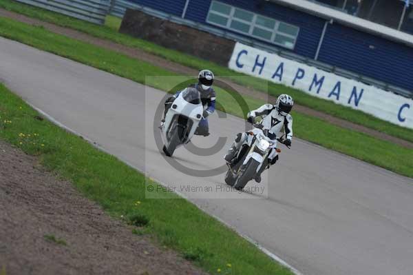 Motorcycle action photographs;Rockingham;Rockingham photographs;event digital images;eventdigitalimages;no limits trackday;peter wileman photography;rockingham corby northamptonshire;trackday;trackday digital images;trackday photos