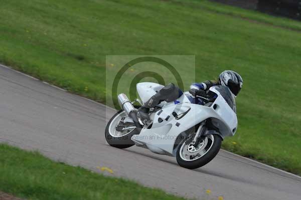 Motorcycle action photographs;Rockingham;Rockingham photographs;event digital images;eventdigitalimages;no limits trackday;peter wileman photography;rockingham corby northamptonshire;trackday;trackday digital images;trackday photos