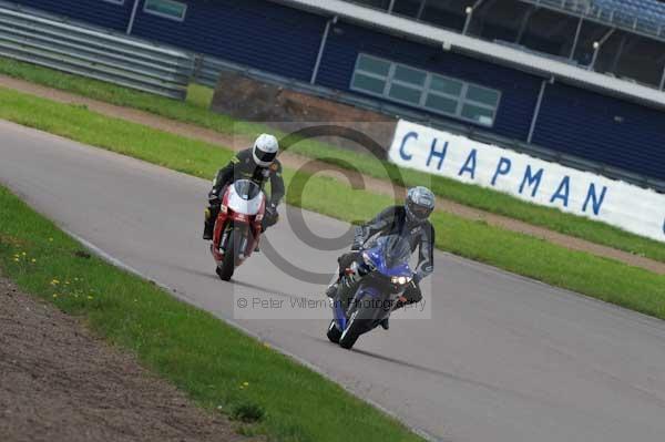 Motorcycle action photographs;Rockingham;Rockingham photographs;event digital images;eventdigitalimages;no limits trackday;peter wileman photography;rockingham corby northamptonshire;trackday;trackday digital images;trackday photos