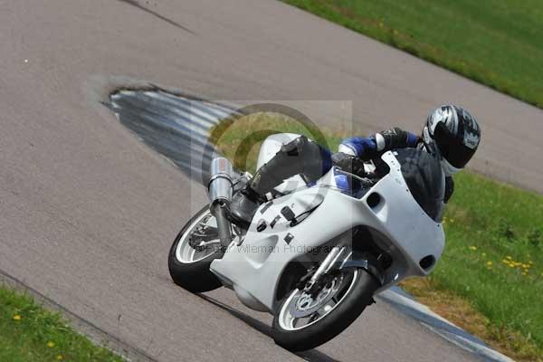 Motorcycle action photographs;Rockingham;Rockingham photographs;event digital images;eventdigitalimages;no limits trackday;peter wileman photography;rockingham corby northamptonshire;trackday;trackday digital images;trackday photos