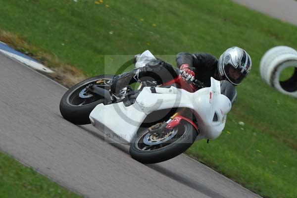 Motorcycle action photographs;Rockingham;Rockingham photographs;event digital images;eventdigitalimages;no limits trackday;peter wileman photography;rockingham corby northamptonshire;trackday;trackday digital images;trackday photos