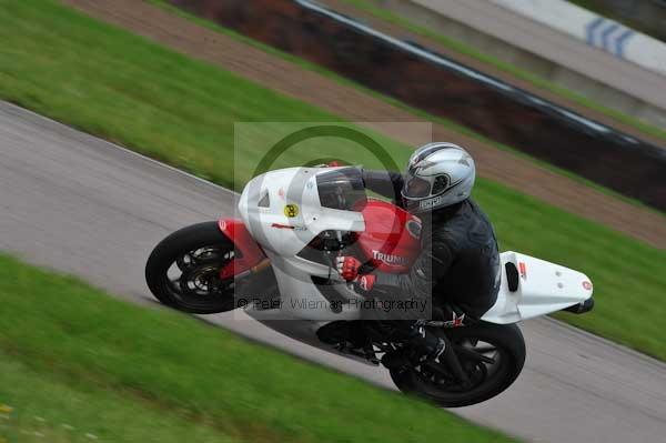 Motorcycle action photographs;Rockingham;Rockingham photographs;event digital images;eventdigitalimages;no limits trackday;peter wileman photography;rockingham corby northamptonshire;trackday;trackday digital images;trackday photos