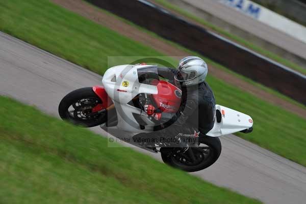 Motorcycle action photographs;Rockingham;Rockingham photographs;event digital images;eventdigitalimages;no limits trackday;peter wileman photography;rockingham corby northamptonshire;trackday;trackday digital images;trackday photos