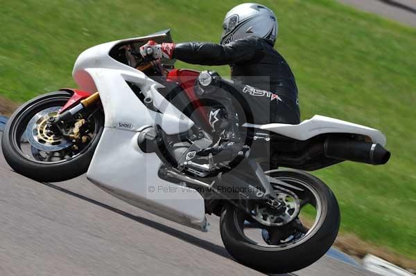 Motorcycle action photographs;Rockingham;Rockingham photographs;event digital images;eventdigitalimages;no limits trackday;peter wileman photography;rockingham corby northamptonshire;trackday;trackday digital images;trackday photos