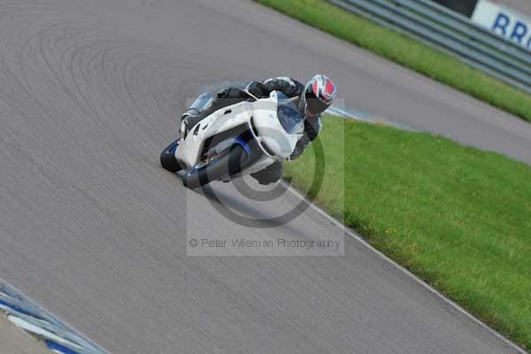 Motorcycle action photographs;Rockingham;Rockingham photographs;event digital images;eventdigitalimages;no limits trackday;peter wileman photography;rockingham corby northamptonshire;trackday;trackday digital images;trackday photos
