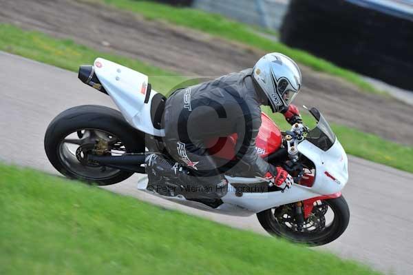 Motorcycle action photographs;Rockingham;Rockingham photographs;event digital images;eventdigitalimages;no limits trackday;peter wileman photography;rockingham corby northamptonshire;trackday;trackday digital images;trackday photos