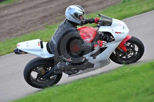Motorcycle action photographs;Rockingham;Rockingham photographs;event digital images;eventdigitalimages;no limits trackday;peter wileman photography;rockingham corby northamptonshire;trackday;trackday digital images;trackday photos