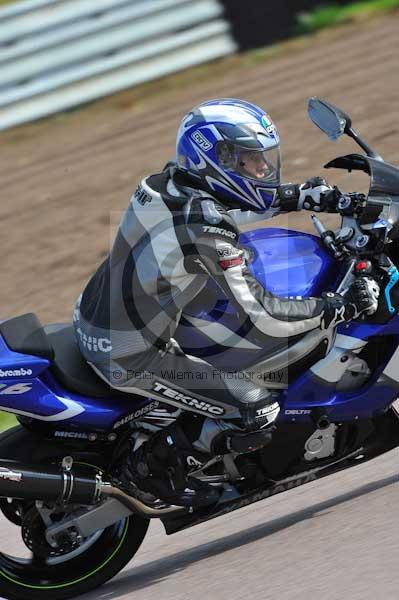 Motorcycle action photographs;Rockingham;Rockingham photographs;event digital images;eventdigitalimages;no limits trackday;peter wileman photography;rockingham corby northamptonshire;trackday;trackday digital images;trackday photos