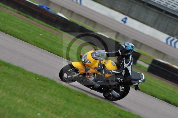 Motorcycle action photographs;Rockingham;Rockingham photographs;event digital images;eventdigitalimages;no limits trackday;peter wileman photography;rockingham corby northamptonshire;trackday;trackday digital images;trackday photos