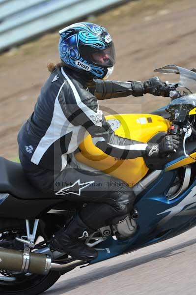 Motorcycle action photographs;Rockingham;Rockingham photographs;event digital images;eventdigitalimages;no limits trackday;peter wileman photography;rockingham corby northamptonshire;trackday;trackday digital images;trackday photos