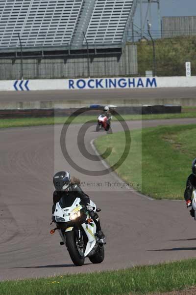 Motorcycle action photographs;Rockingham;Rockingham photographs;event digital images;eventdigitalimages;no limits trackday;peter wileman photography;rockingham corby northamptonshire;trackday;trackday digital images;trackday photos