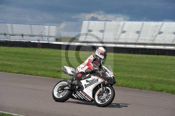 Motorcycle action photographs;Rockingham;Rockingham photographs;event digital images;eventdigitalimages;no limits trackday;peter wileman photography;rockingham corby northamptonshire;trackday;trackday digital images;trackday photos