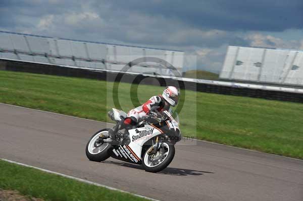 Motorcycle action photographs;Rockingham;Rockingham photographs;event digital images;eventdigitalimages;no limits trackday;peter wileman photography;rockingham corby northamptonshire;trackday;trackday digital images;trackday photos