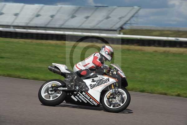 Motorcycle action photographs;Rockingham;Rockingham photographs;event digital images;eventdigitalimages;no limits trackday;peter wileman photography;rockingham corby northamptonshire;trackday;trackday digital images;trackday photos