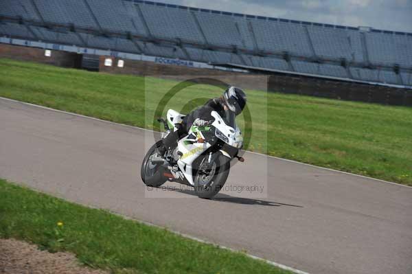 Motorcycle action photographs;Rockingham;Rockingham photographs;event digital images;eventdigitalimages;no limits trackday;peter wileman photography;rockingham corby northamptonshire;trackday;trackday digital images;trackday photos